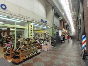 桃谷商店街　靴屋